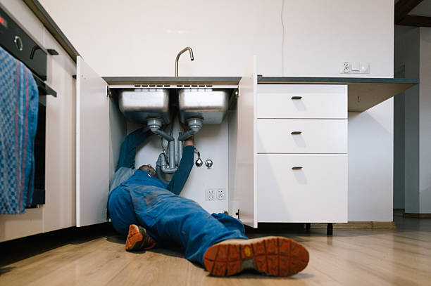 Professional Plumbing technician working in Delta, MO